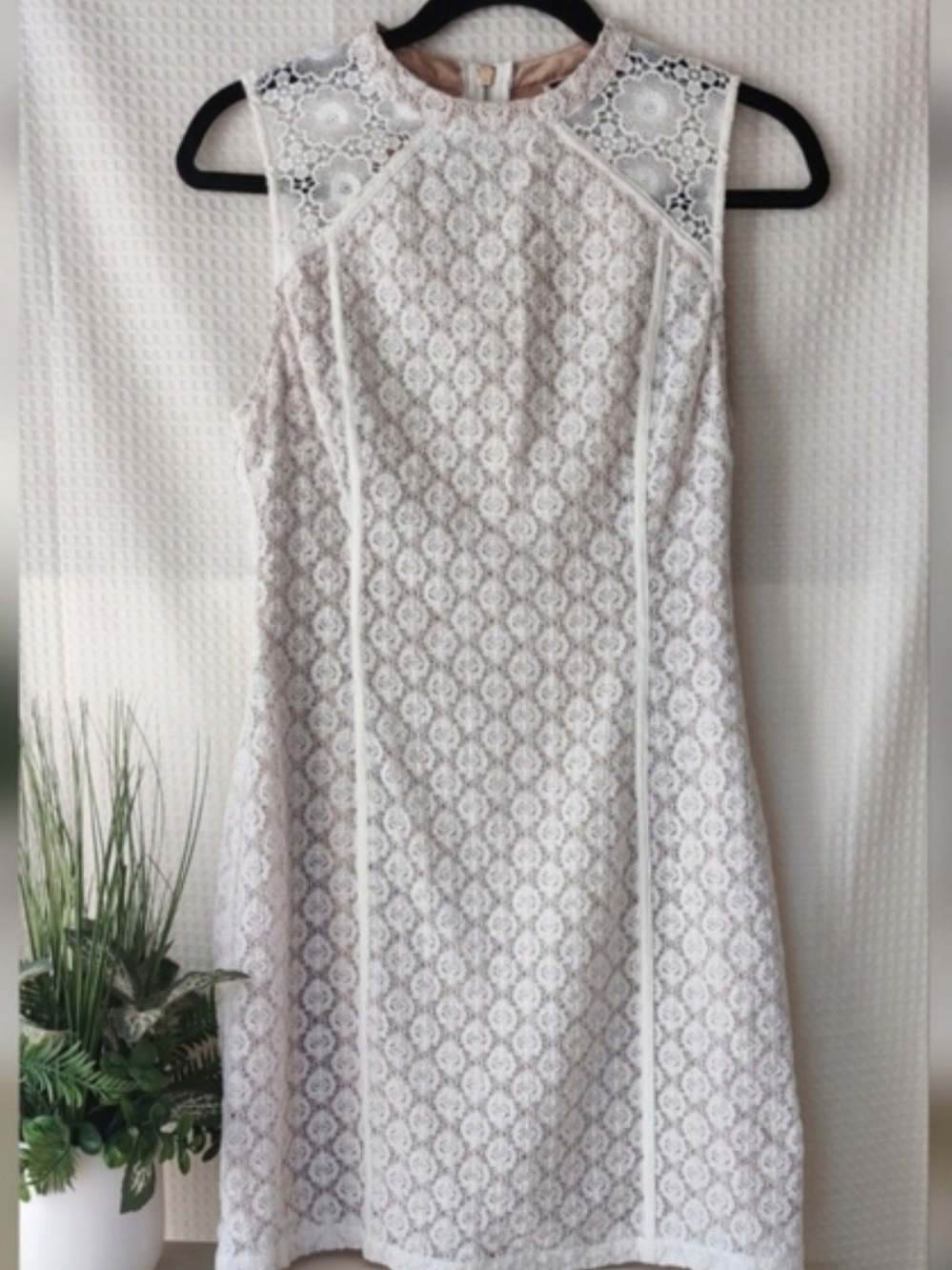 Ladakh Women's Sleeveless White Lace Mini Dress Size M